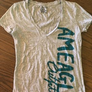 American Eagle 🦅 V-Neck T-Shirt